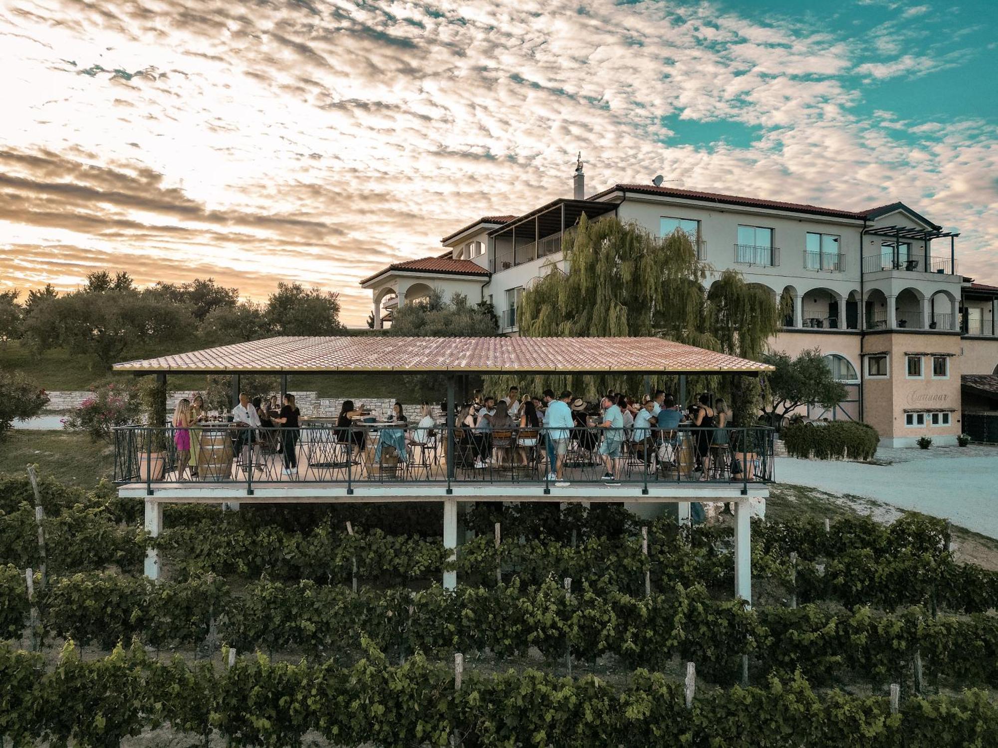 Wine Residence Cattunar บระทอนิกลา ภายนอก รูปภาพ